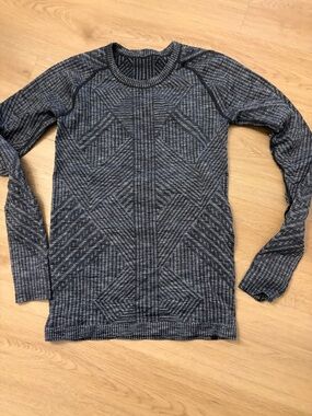 lululemon athletica Women's Long Sleeve Seamless Top in Heathered Navy